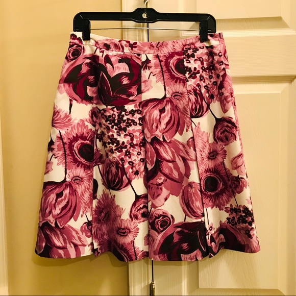 Ann Taylor Floral Skater Skirt Size 6 - Picture 2 of 3